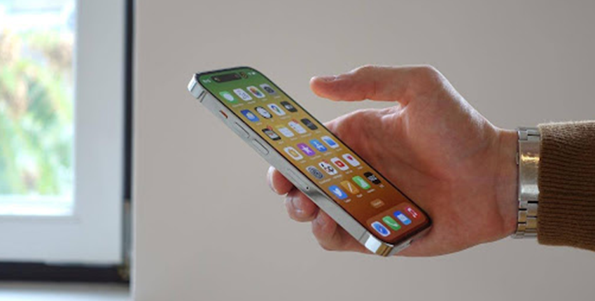 アプリのタスクキルをしているiPhone